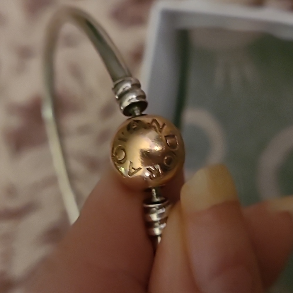 Pandora moment bangle bracelet, Authentic. Pretty rose gold clasp.